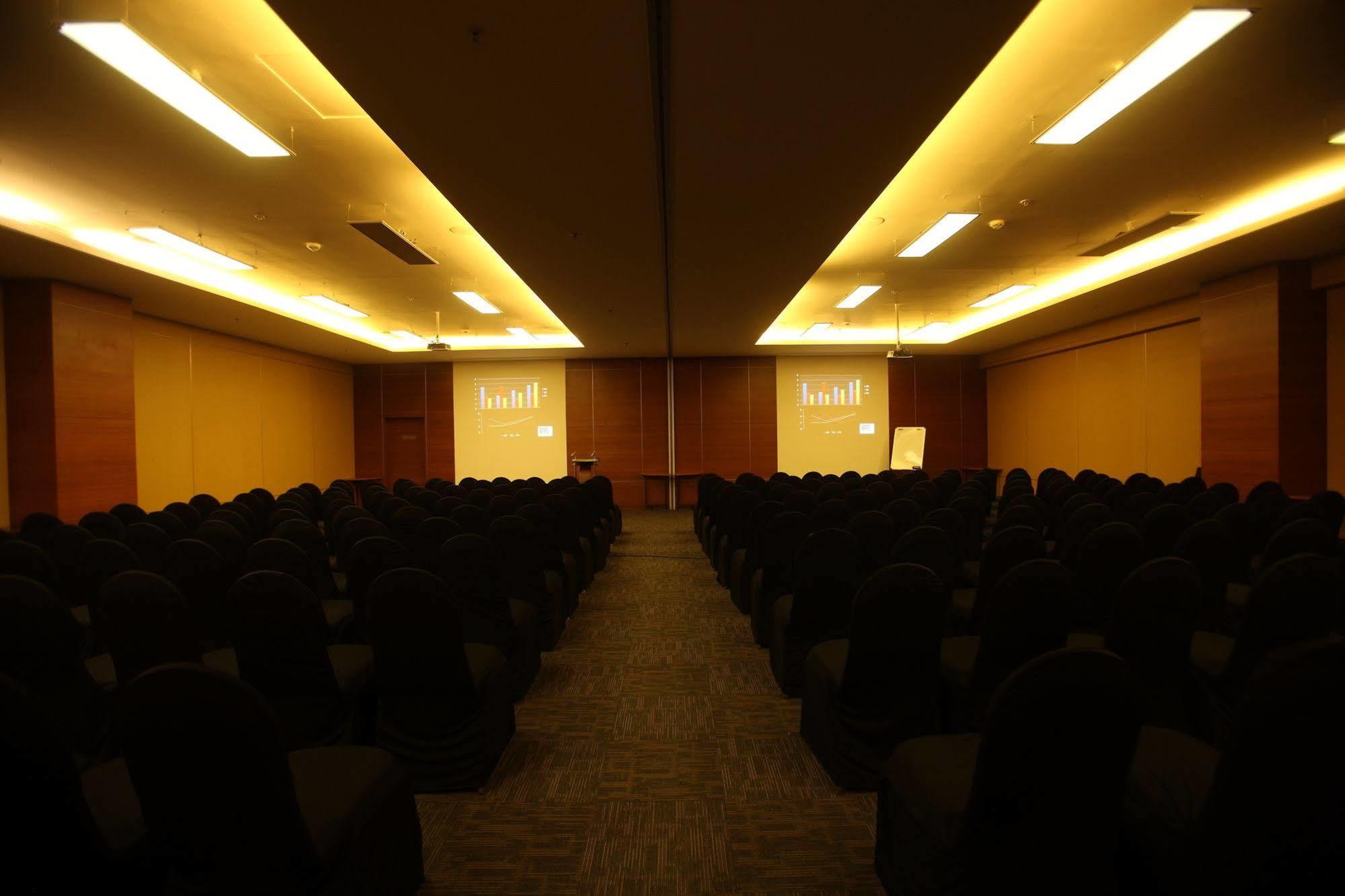Keys Prima By Lemon Tree Hotels, Pimpri, Pune Exterior foto